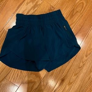 lululemon tracker short. Size 4. Worn one.